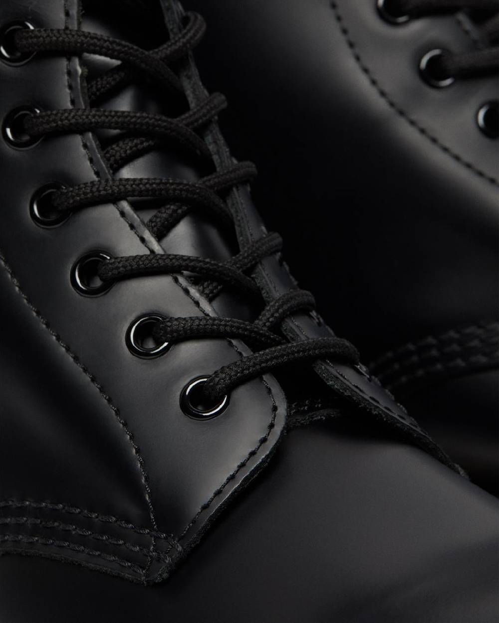 DR. MARTENS Stivali di pelle 1460 Smooth Saldi
