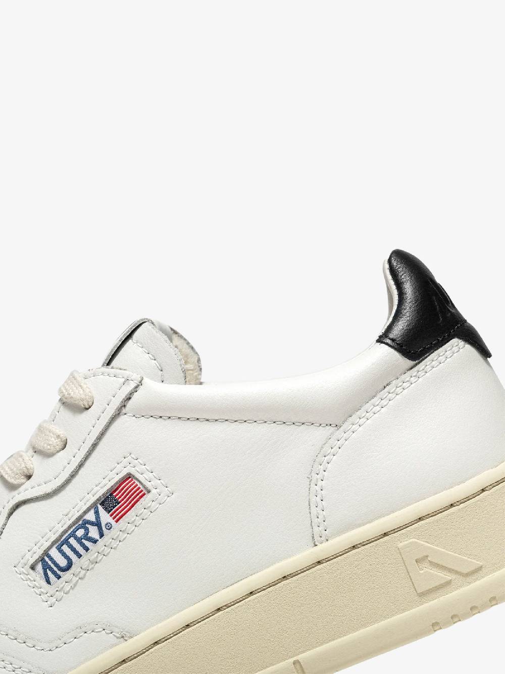 AUTRY Sneakers AULW donna in pelle bianco/nero In Linea