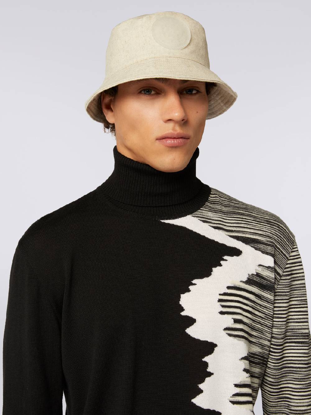M Missoni Bucket hat in misto lana con patch logo Nuovi prodotti