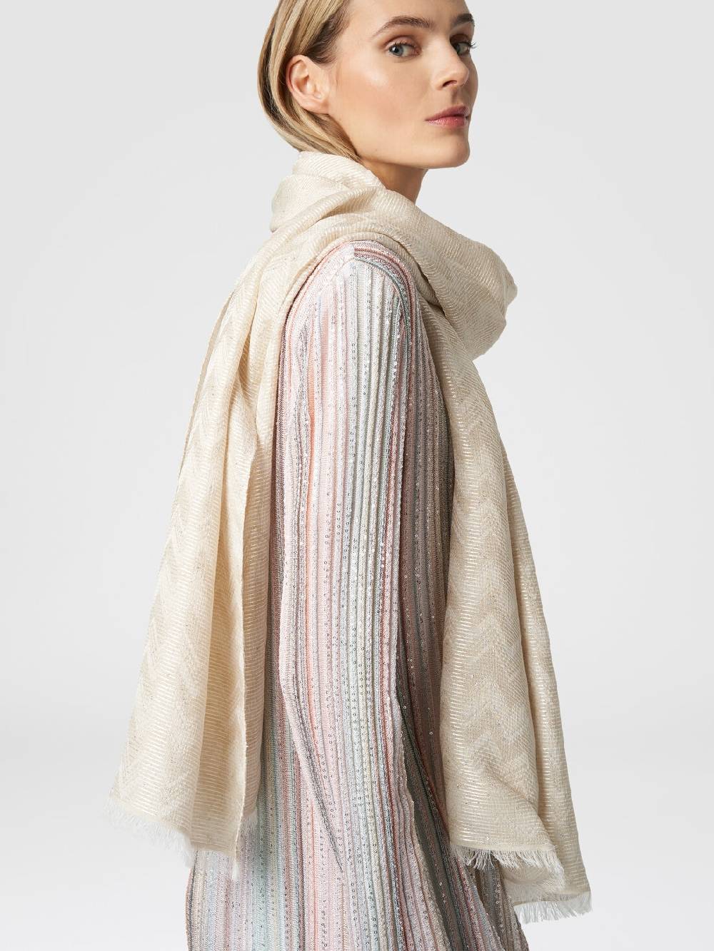 M Missoni Stola in misto viscosa chevron con paillettes In vendita