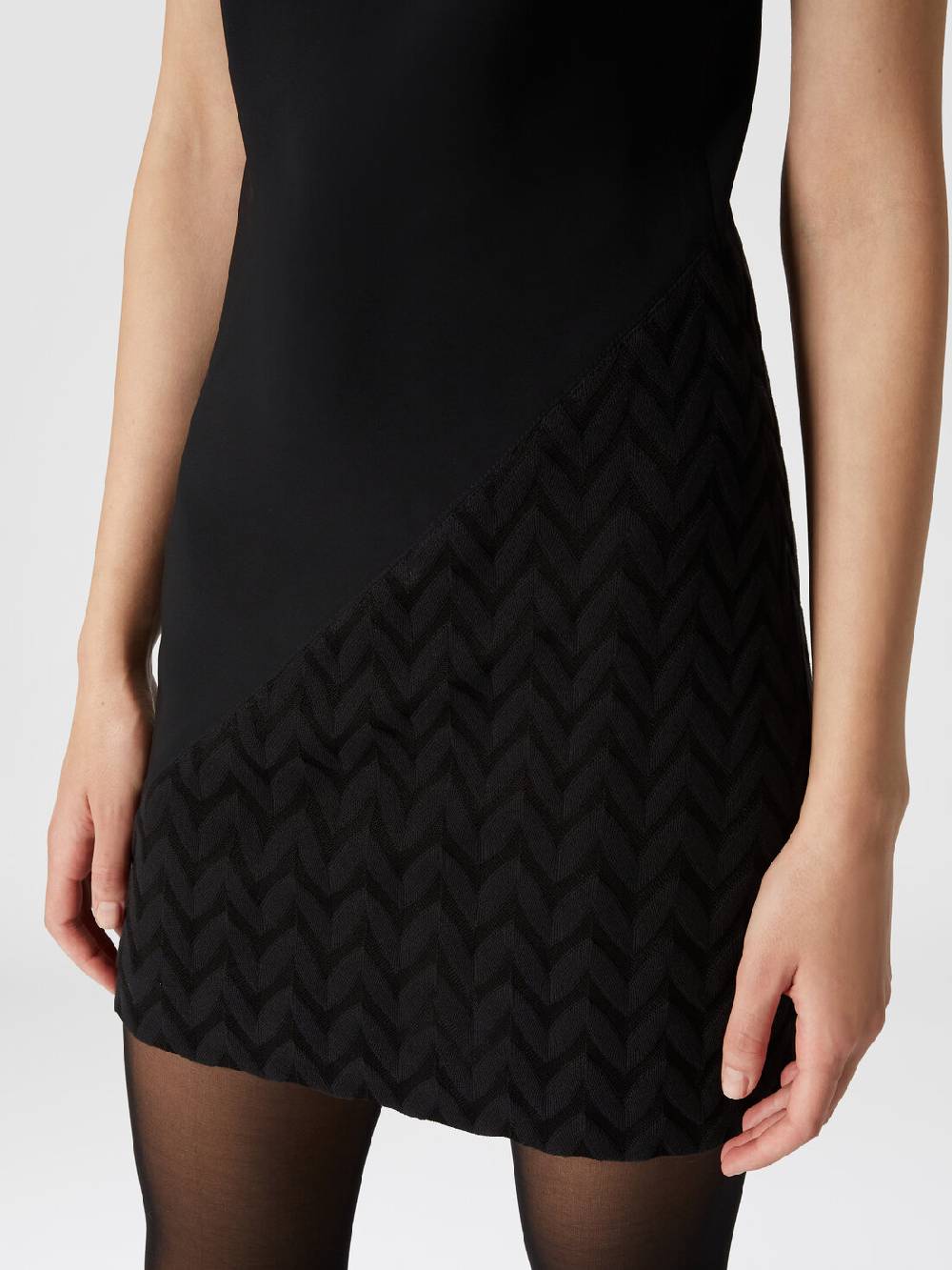 M Missoni Mini-abito senza maniche in viscosa con dettaglio chevron Promozione