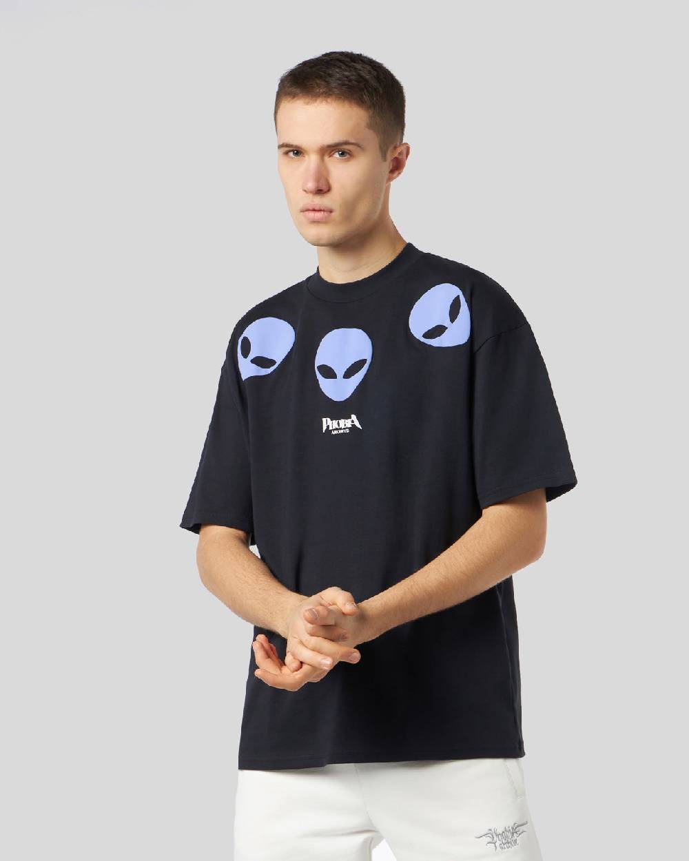 Phobia Archive T-SHIRT NERA CON GRAFICA TRIPLE ALIEN VIOLA Promozione