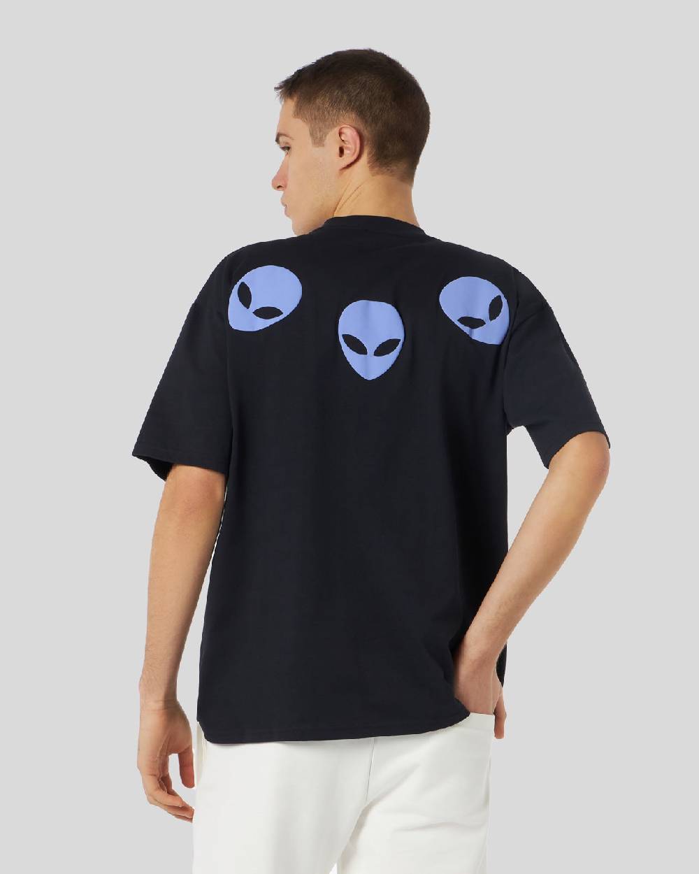 Phobia Archive T-SHIRT NERA CON GRAFICA TRIPLE ALIEN VIOLA Promozione