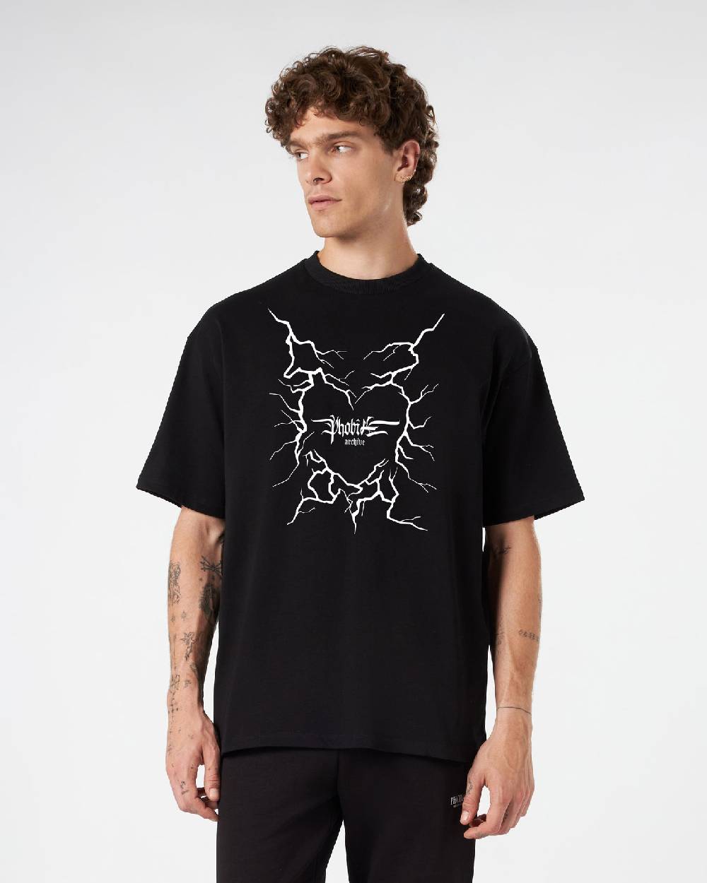 Phobia Archive T-SHIRT NERA CON GRAFICA CUORE LIGHTNING BIANCA Spedizione Gratuita