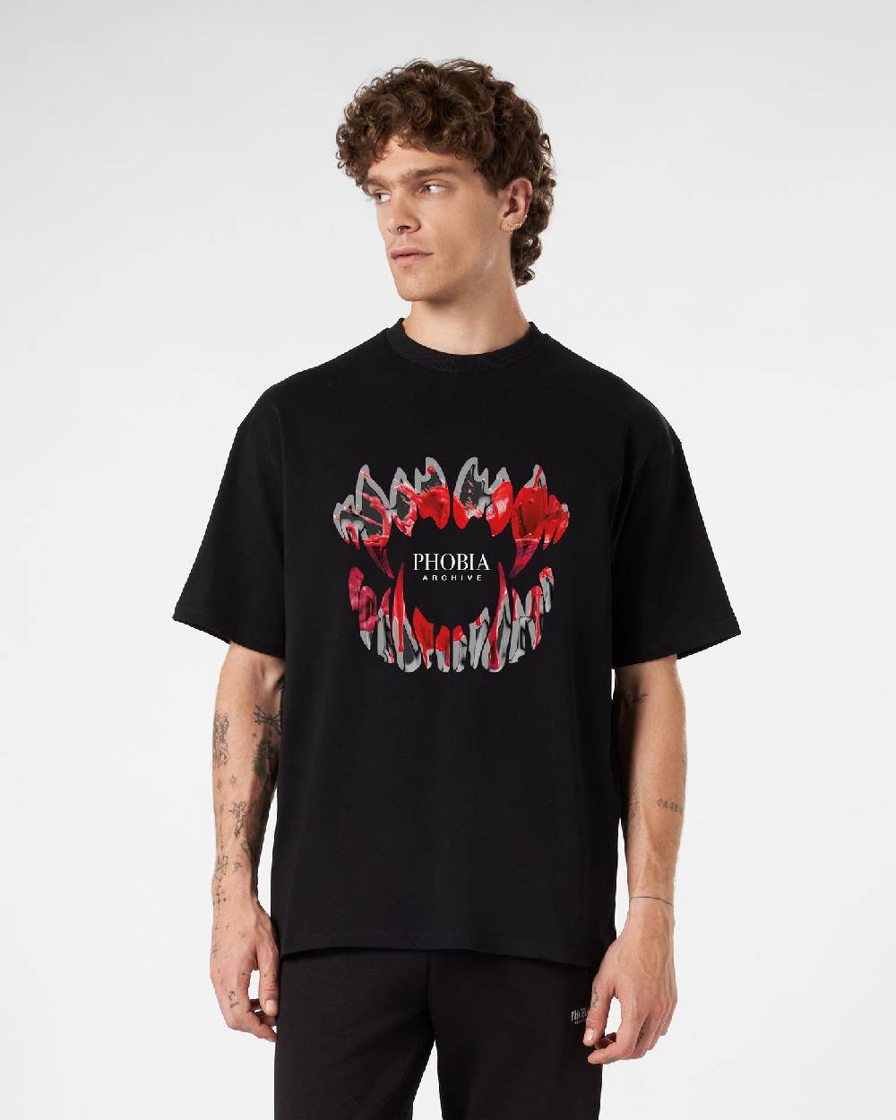 Phobia Archive T-SHIRT NERA CON GRAFICA DEMON BITE INSANGUINATA Qualità Garantita
