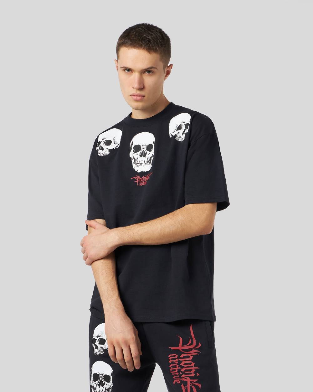 Phobia Archive T-SHIRT NERA CON GRAFICA TRIPLE SKULL ROSSA Novità