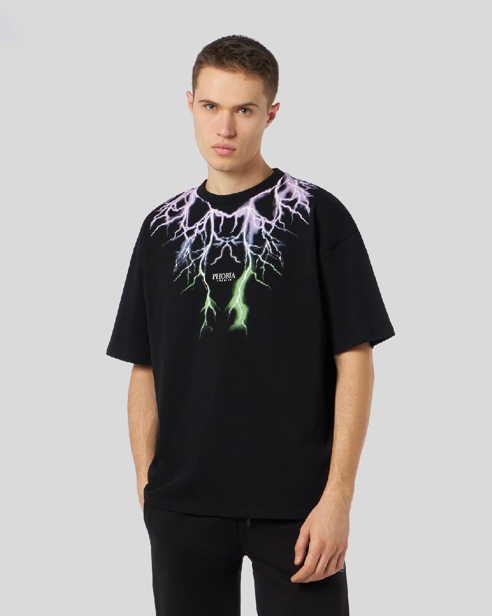 Phobia Archive T-SHIRT NERA CON FULMINI BICOLORE VIOLA E VERDE Presa
