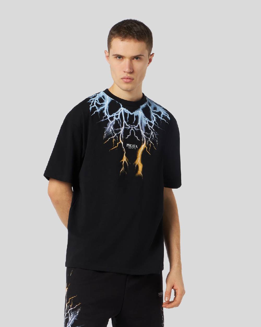 Phobia Archive T-SHIRT NERA CON FULMINI BICOLORE BLU E GIALLO Offerta