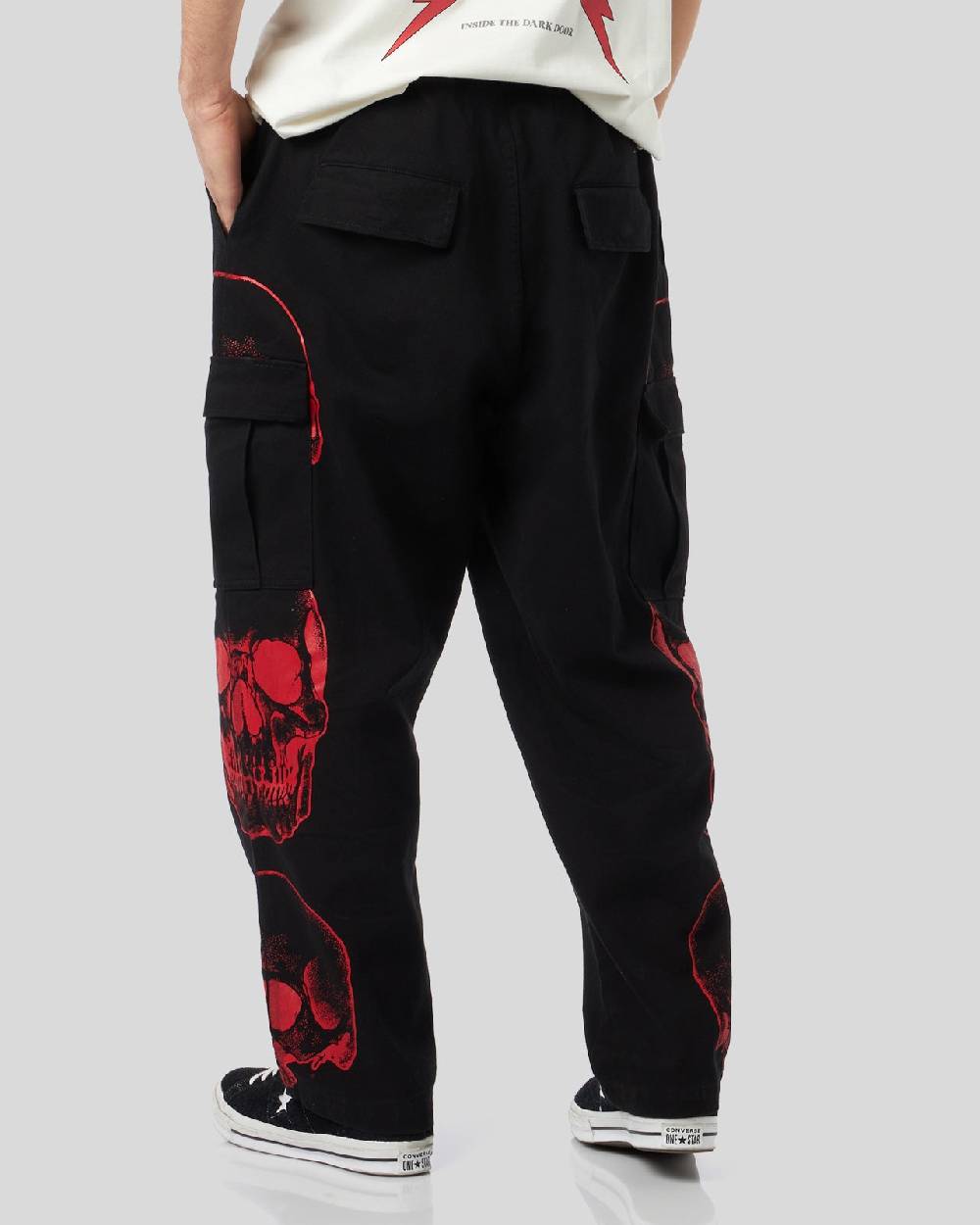 Phobia Archive PANTALONE CARGO NERO CON GRAFICA TRIPLE SKULL ROSSA E LOGO GOTIC P Vendita
