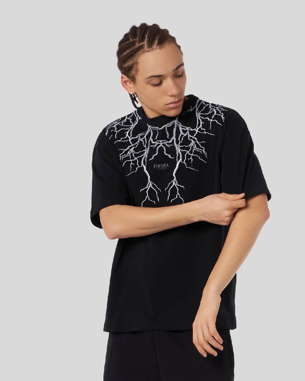 Phobia Archive T-SHIRT NERA CON FULMINI GRIGI RICAMATI I Più Venduti