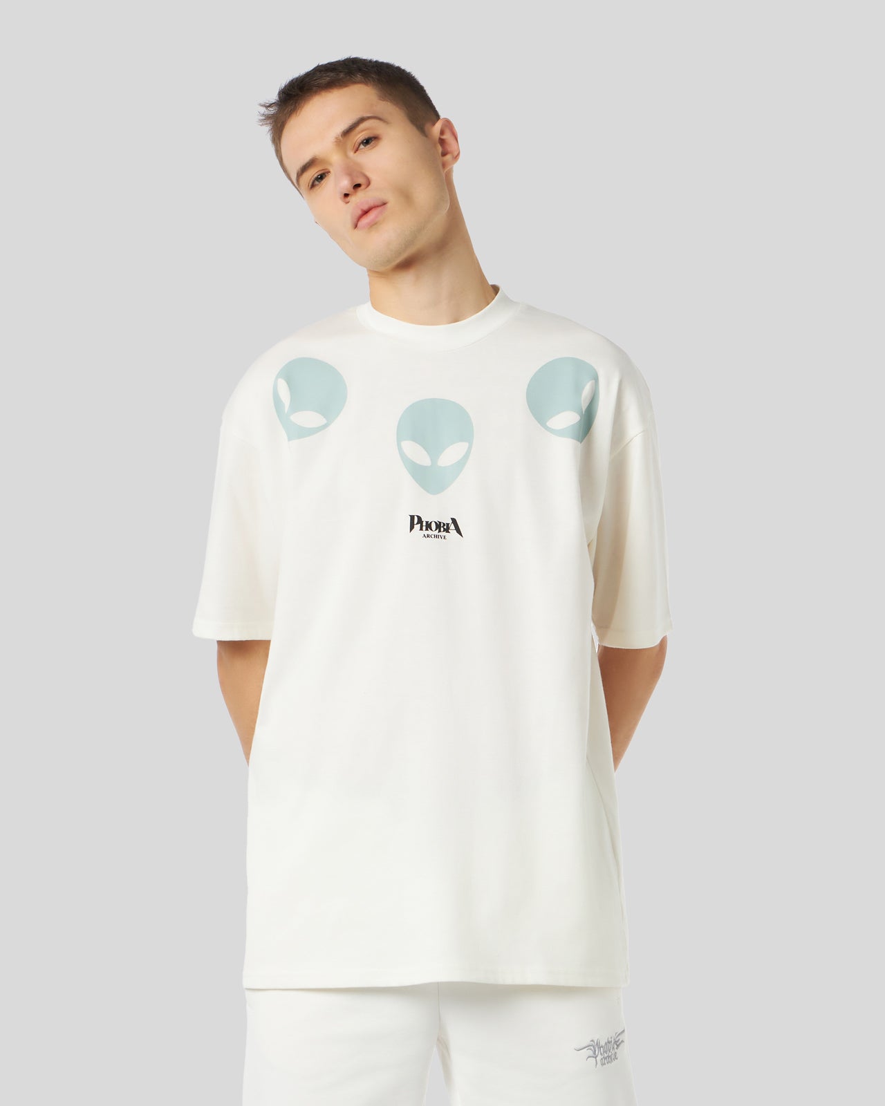 Phobia Archive T-SHIRT BIANCA CON GRAFICA TRIPLE ALIEN FOSFORESCENTE Fino Al -60%