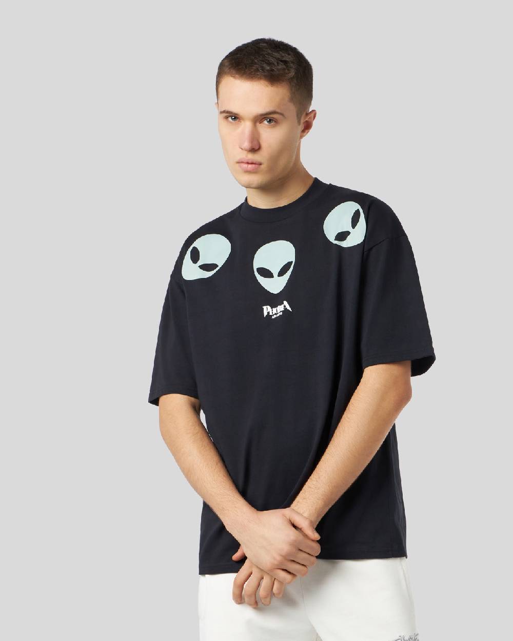 Phobia Archive T-SHIRT NERA CON GRAFICA TRIPLE ALIEN FOSFORESCENTE Affare Del Giorno