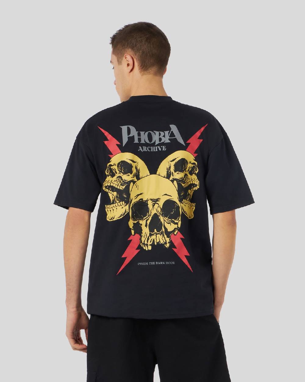 Phobia Archive T-SHIRT NERA CON GRAFICA SCREAMING SKULLS ROSSA Sottocosto