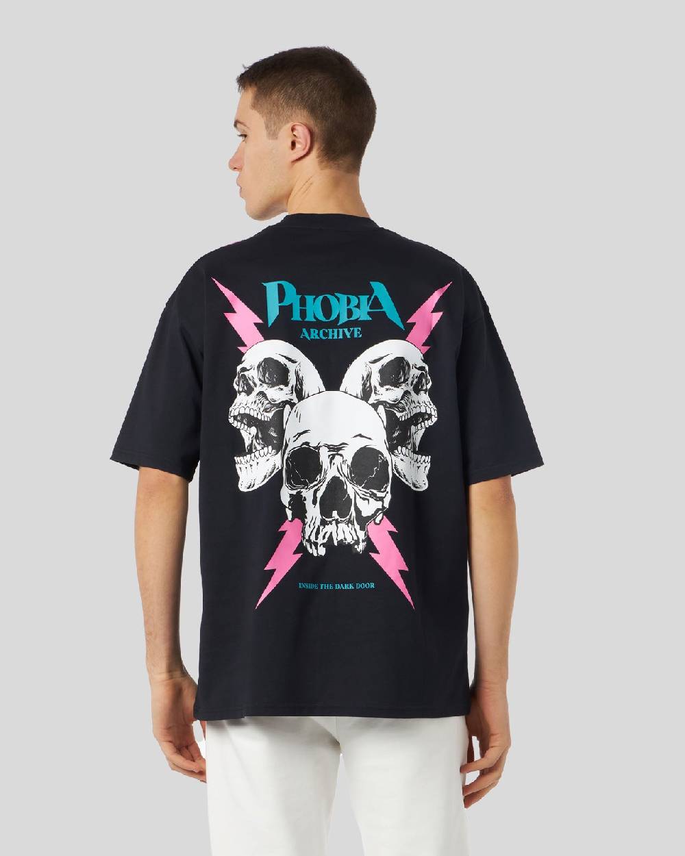 Phobia Archive T-SHIRT NERA CON GRAFICA SCREAMING SKULLS ROSA Novità