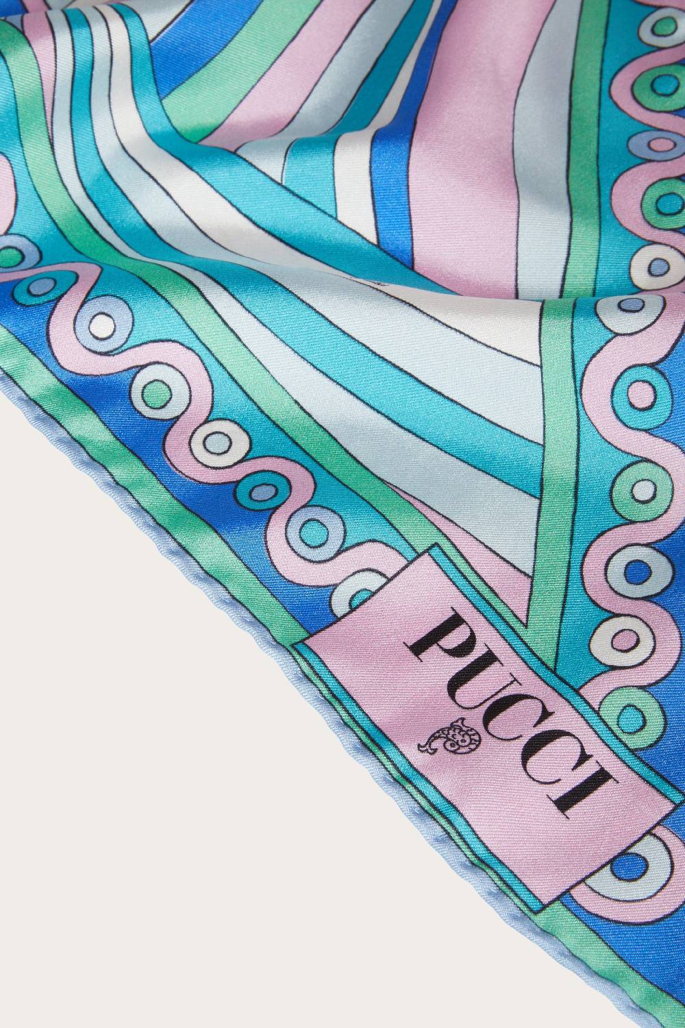Pucci Foulard in seta con stampe Iride e Onde Sottocosto