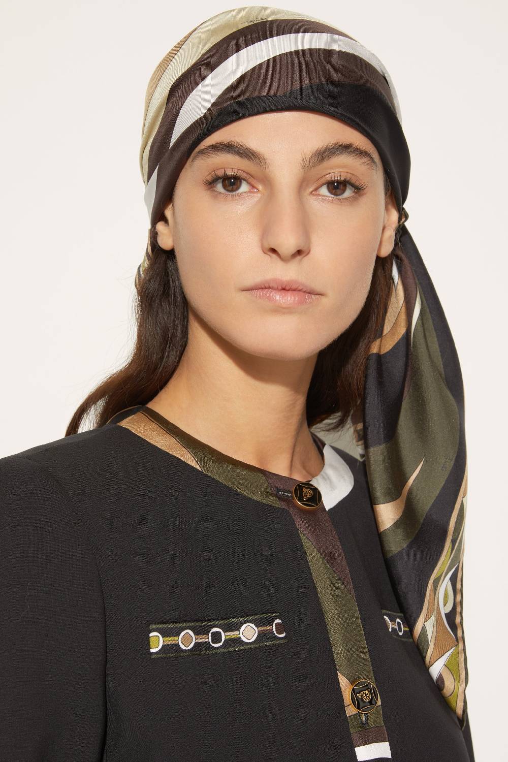 Pucci Carré grande in seta con stampa Cigni Discount Store per i nuovi prodotti