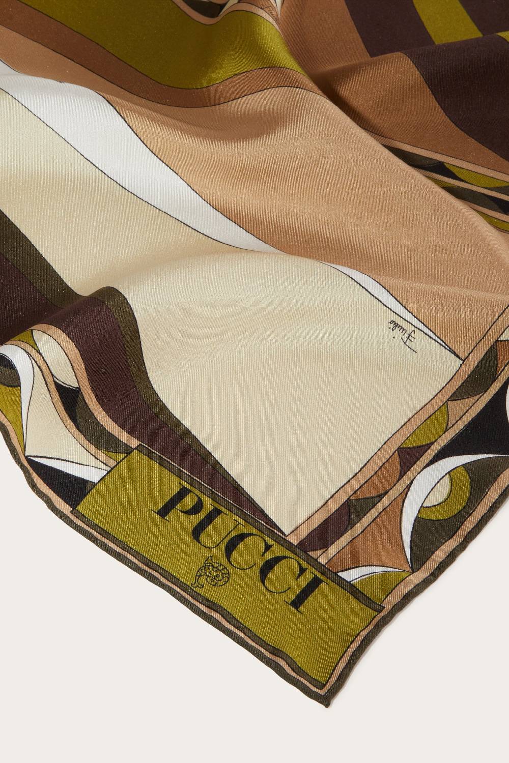 Pucci Carré grande in seta con stampa Cigni Discount Store per i nuovi prodotti