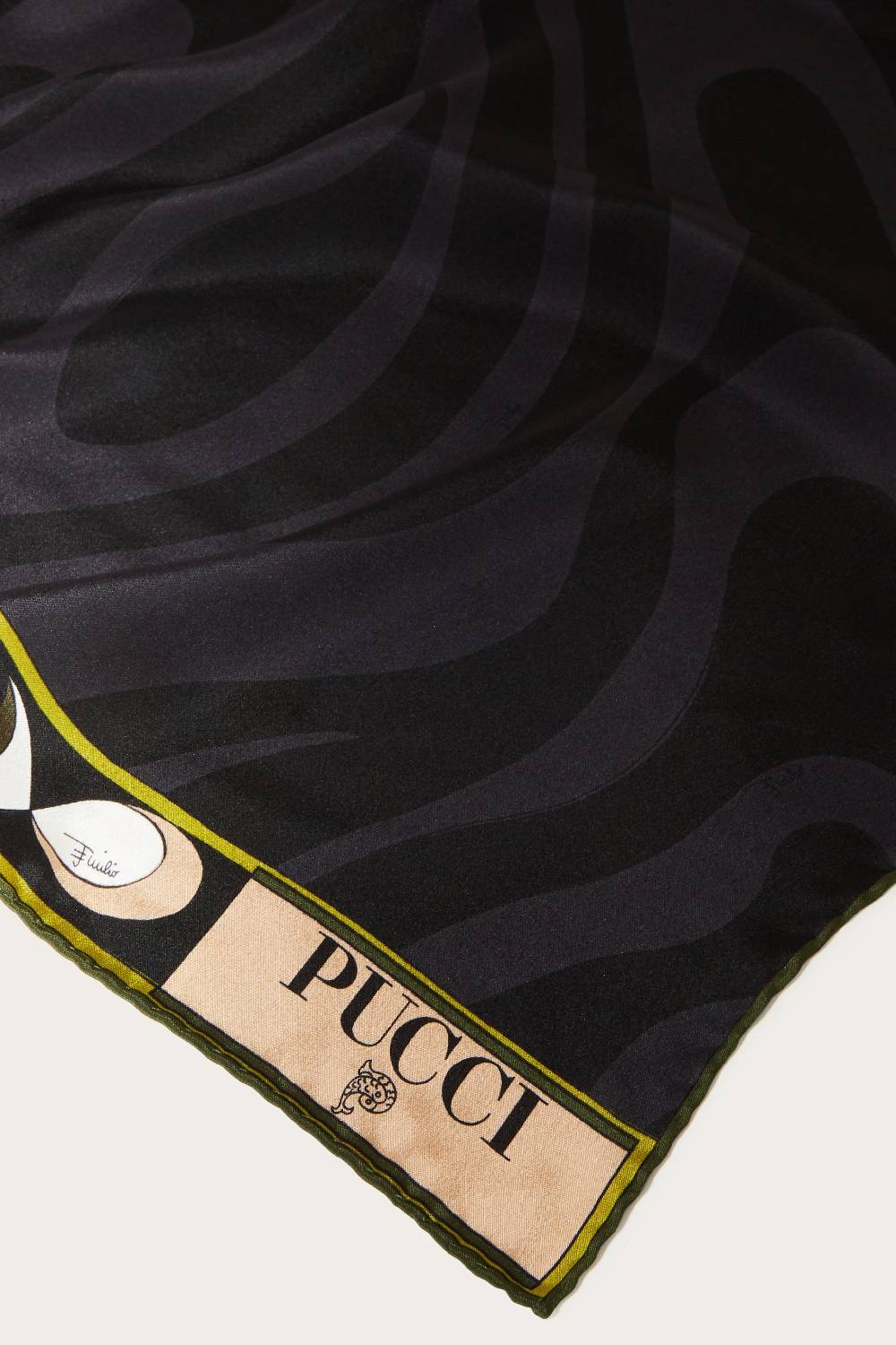 Pucci Hijab in seta con stampe Marmo e Pesci Consegna Veloce