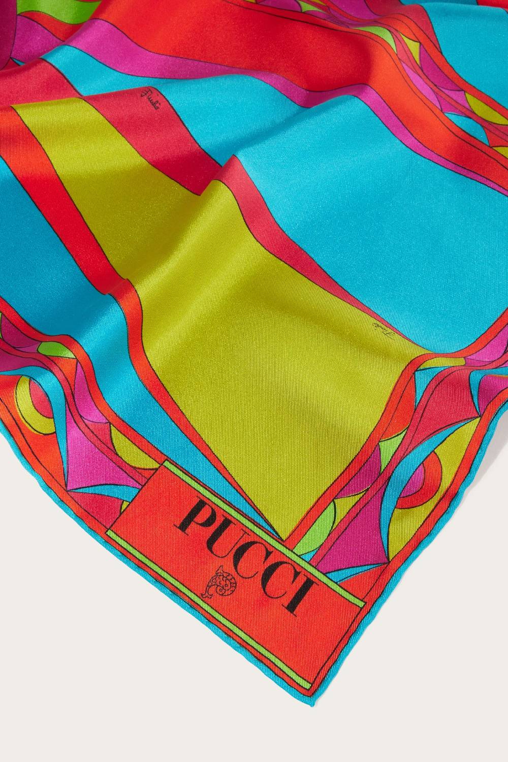 Pucci Carré grande in seta con stampa Cigni Affare Del Giorno