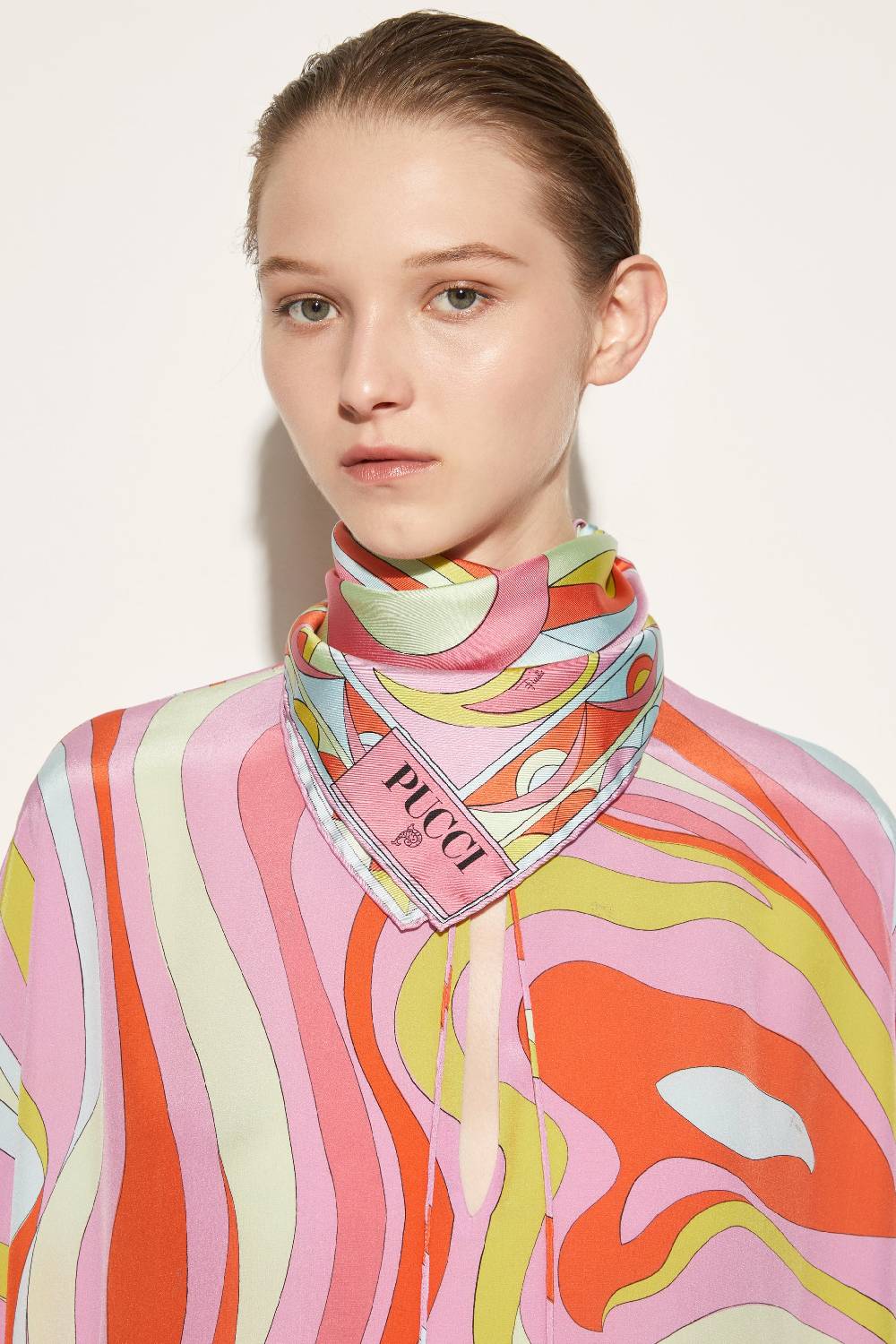 Pucci Carré piccolo in seta con stampa Cigni Black Friday