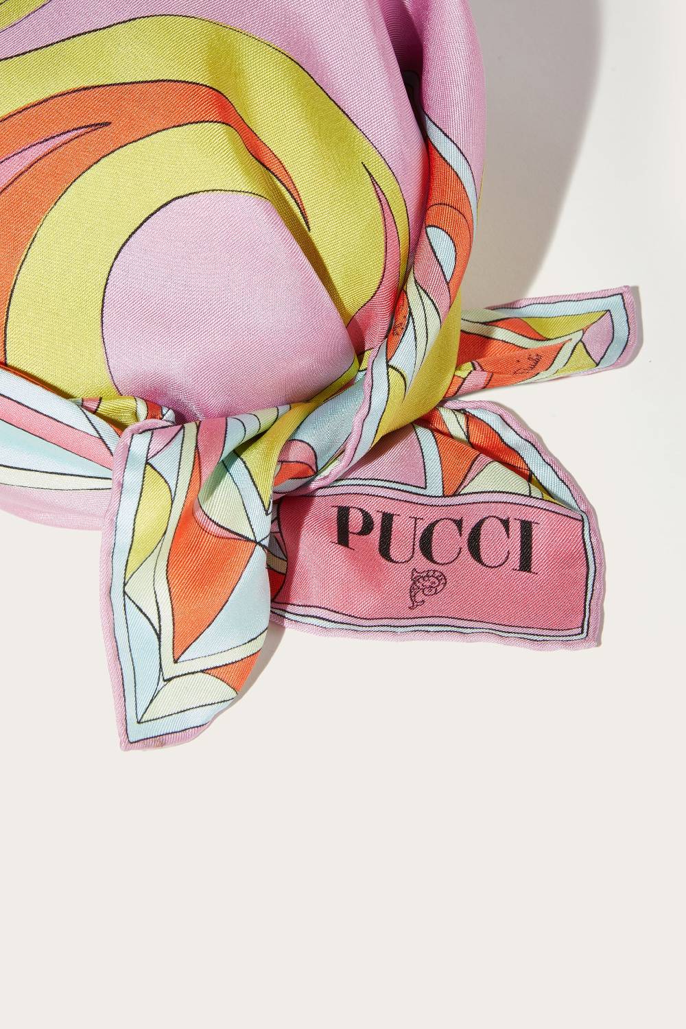Pucci Cappello in seta con stampe Cigni e Iride Cyber Monday