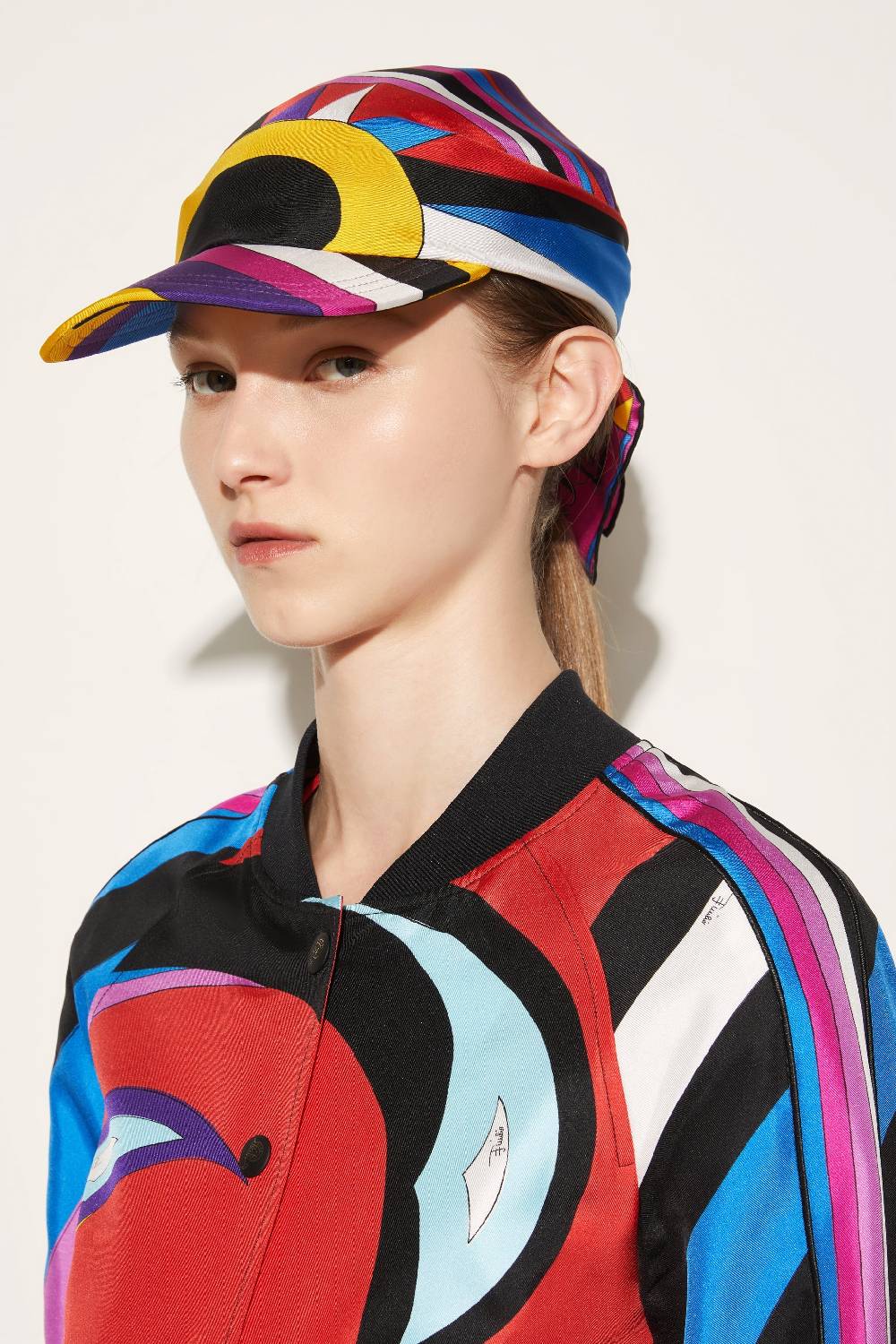 Pucci Cappello in seta con stampe Cigni e Iride Offerta per la Festa della Mamma