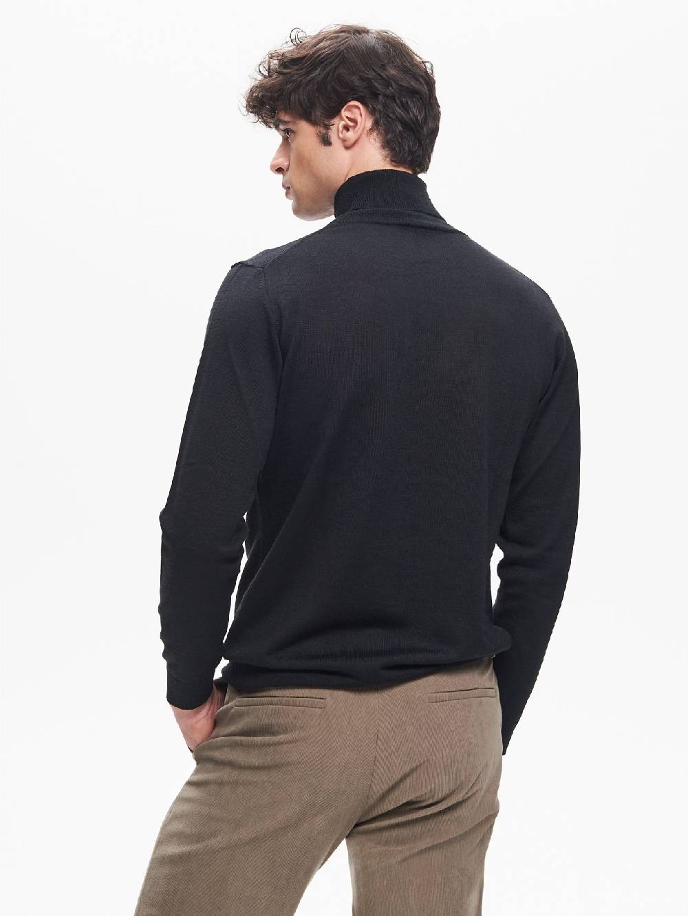 Rinascimento Maglia Dolcevita Uomo Basic Nero QB24 In Saldo