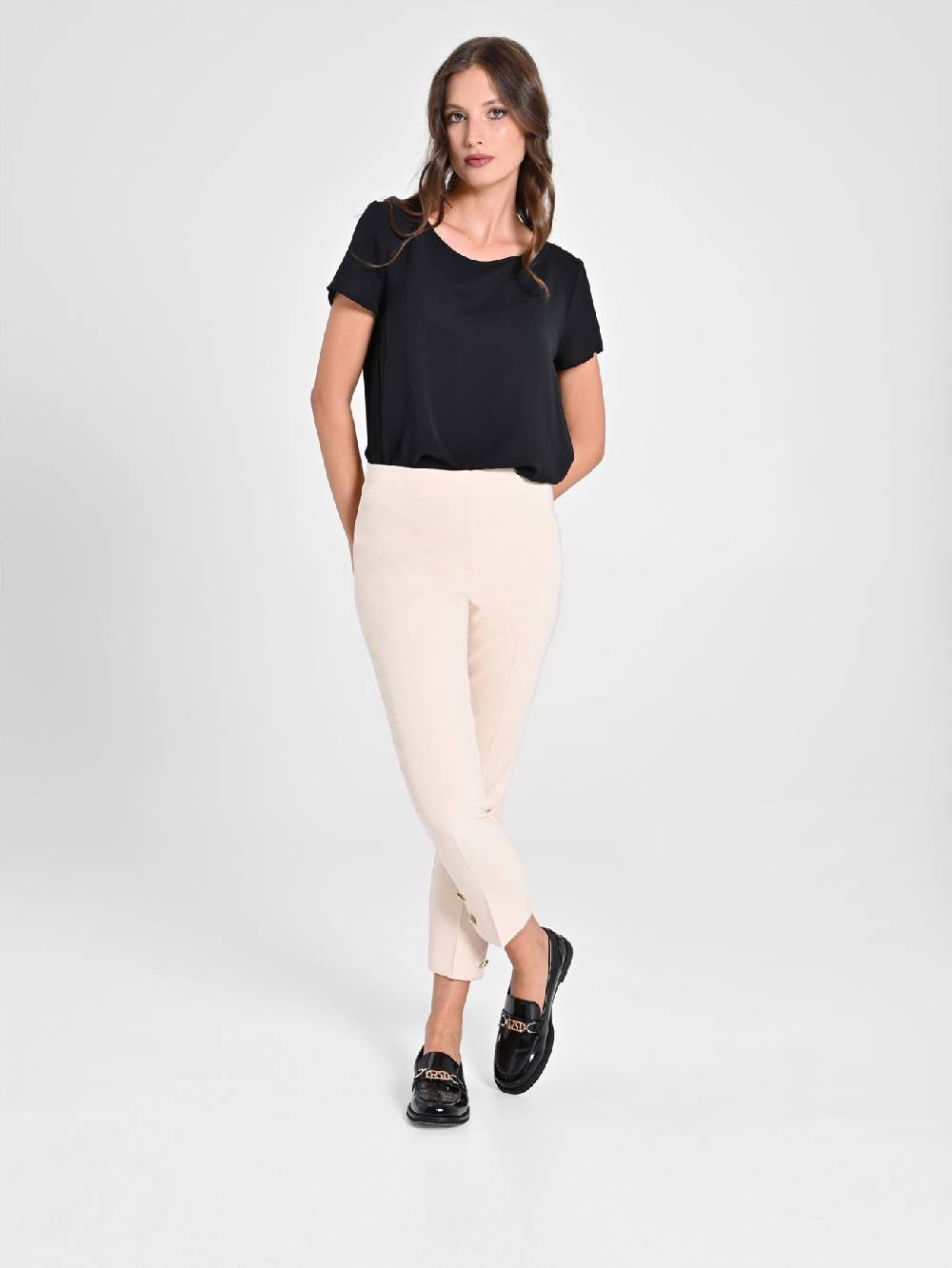 Rinascimento Pantaloni Slim in Tessuto Tecnico Beige 2025