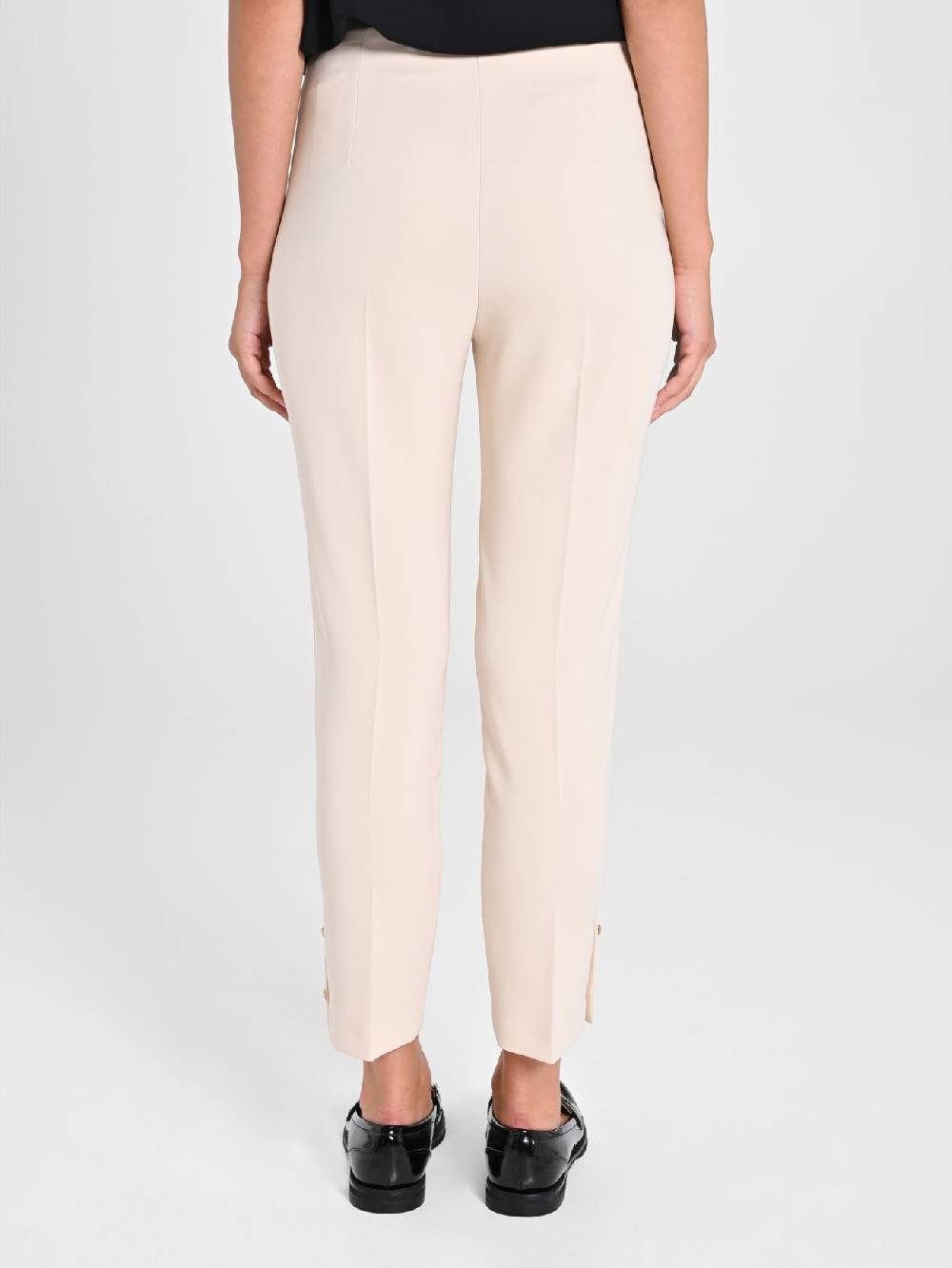 Rinascimento Pantaloni Slim in Tessuto Tecnico Beige 2025