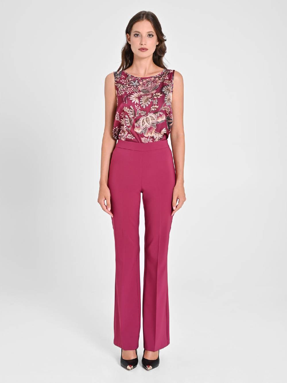 Rinascimento Pantaloni Flared in Tessuto Tecnico Bordeaux Qualità Garantita