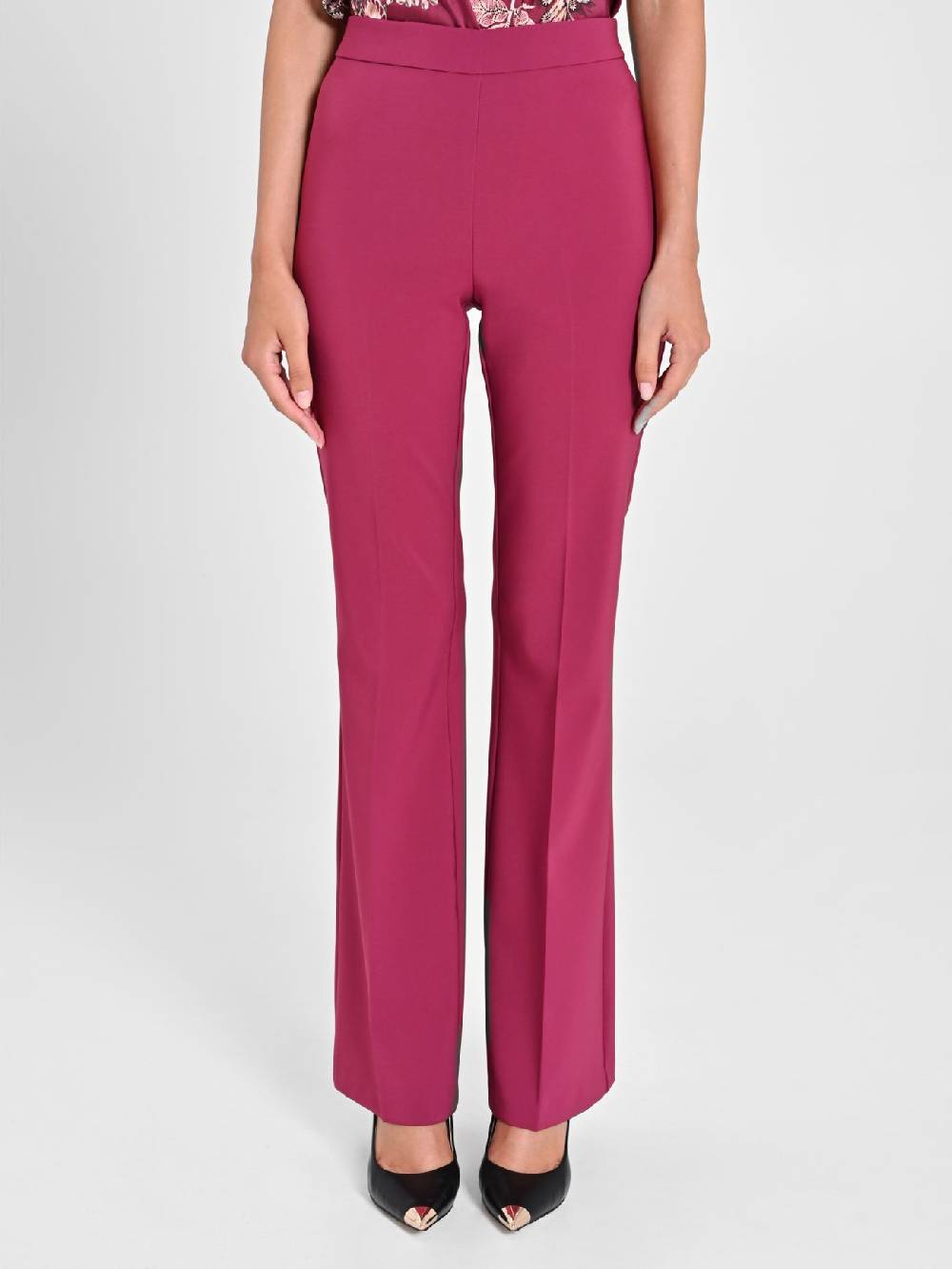 Rinascimento Pantaloni Flared in Tessuto Tecnico Bordeaux Qualità Garantita