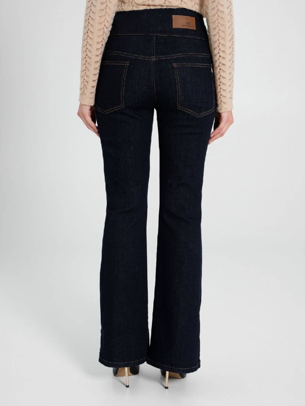 Rinascimento Jeans Flared a Vita Alta Offerte stagionali