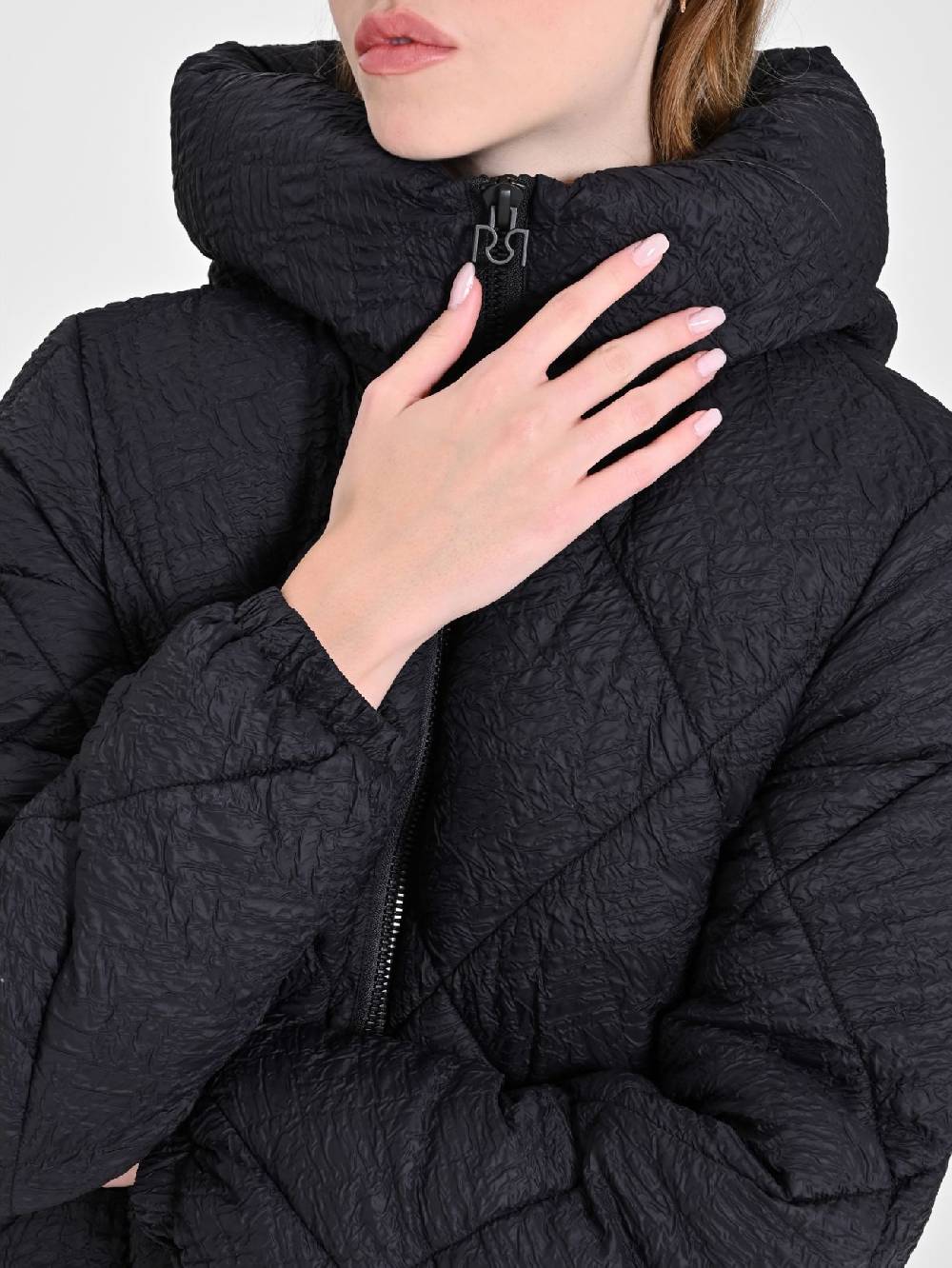 Rinascimento Piumino Nero Ovetto Esporta salva