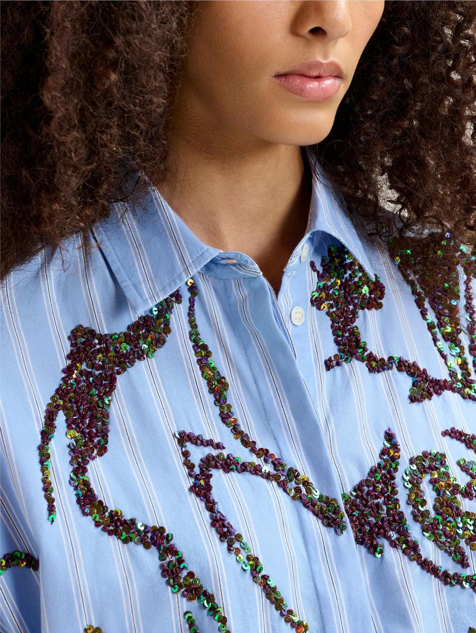 ESSENTIEL ANTWERP Camicia in Popeline con Fiori di Paillettes Bianco/Blu Consegna Veloce