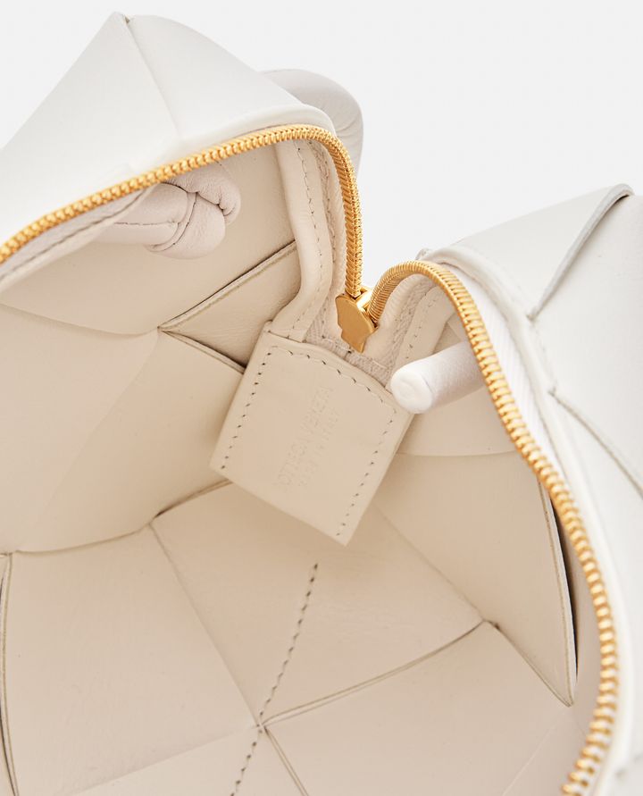 Bottega Veneta MINI CASSETTE CAMERA BAG IN PELLE Promozione Limitata