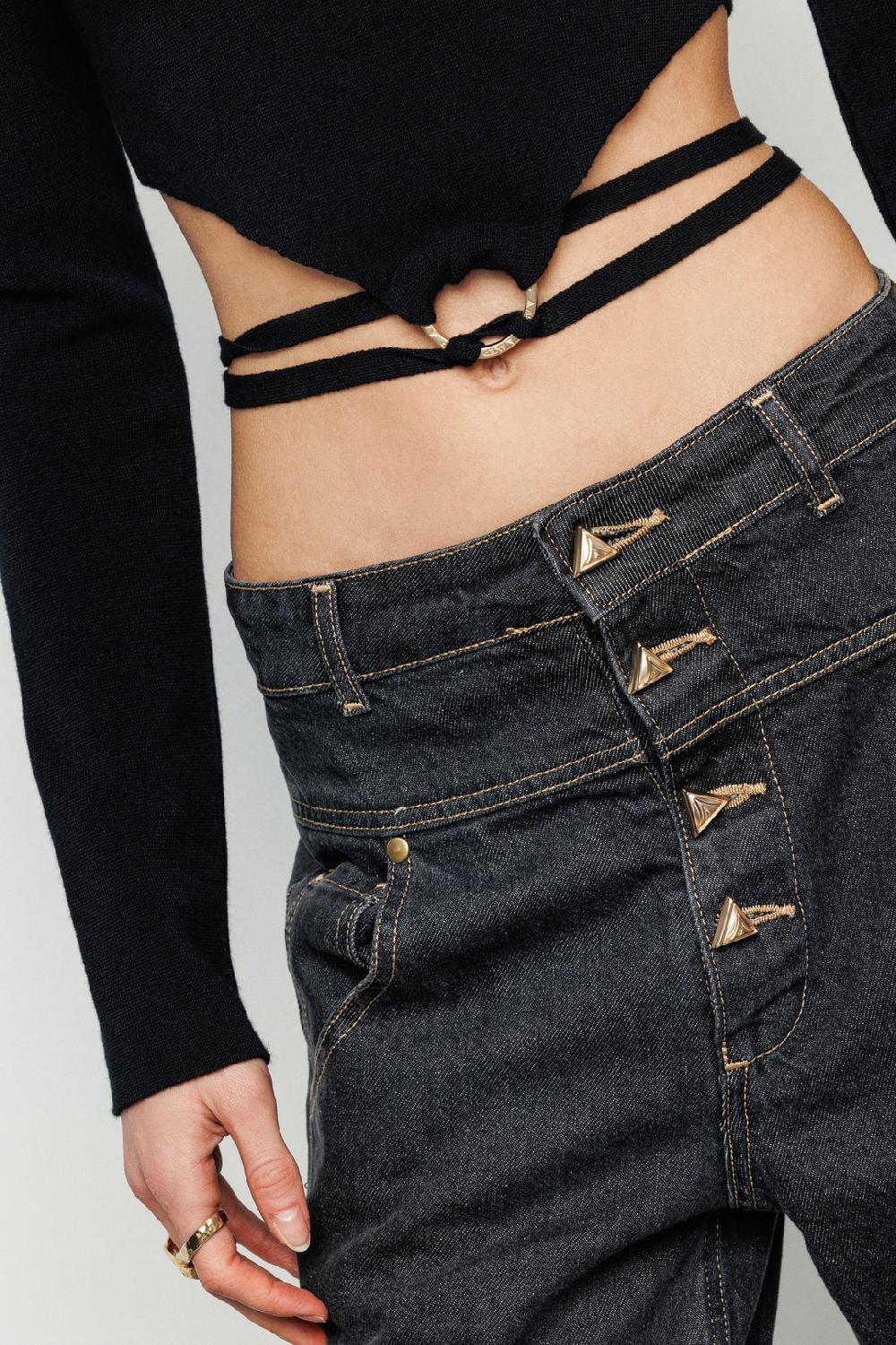 Akep CROP TOP AKEP A COLLO ALTO CUT CHEST Offerta