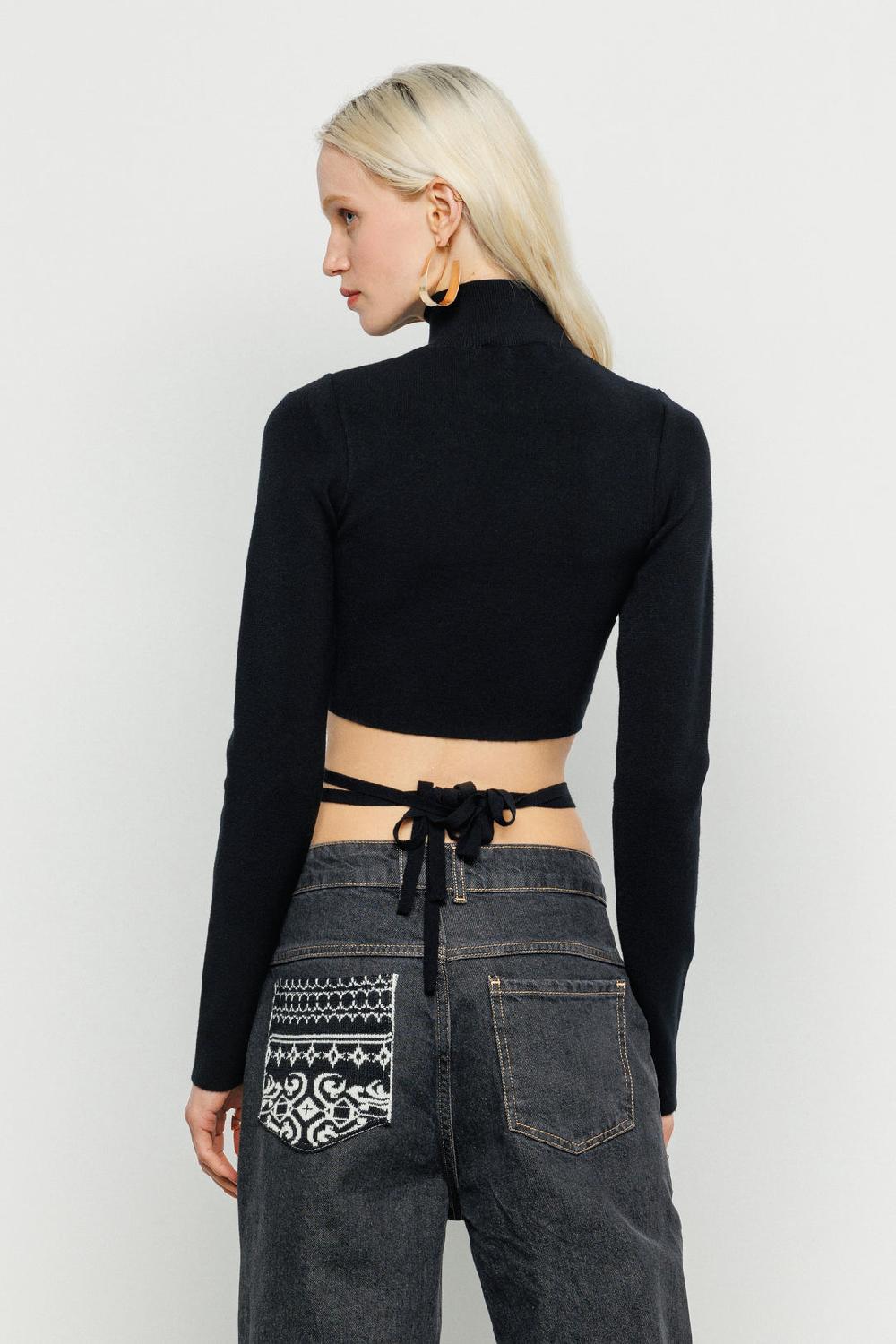 Akep CROP TOP AKEP A COLLO ALTO CUT CHEST Offerta