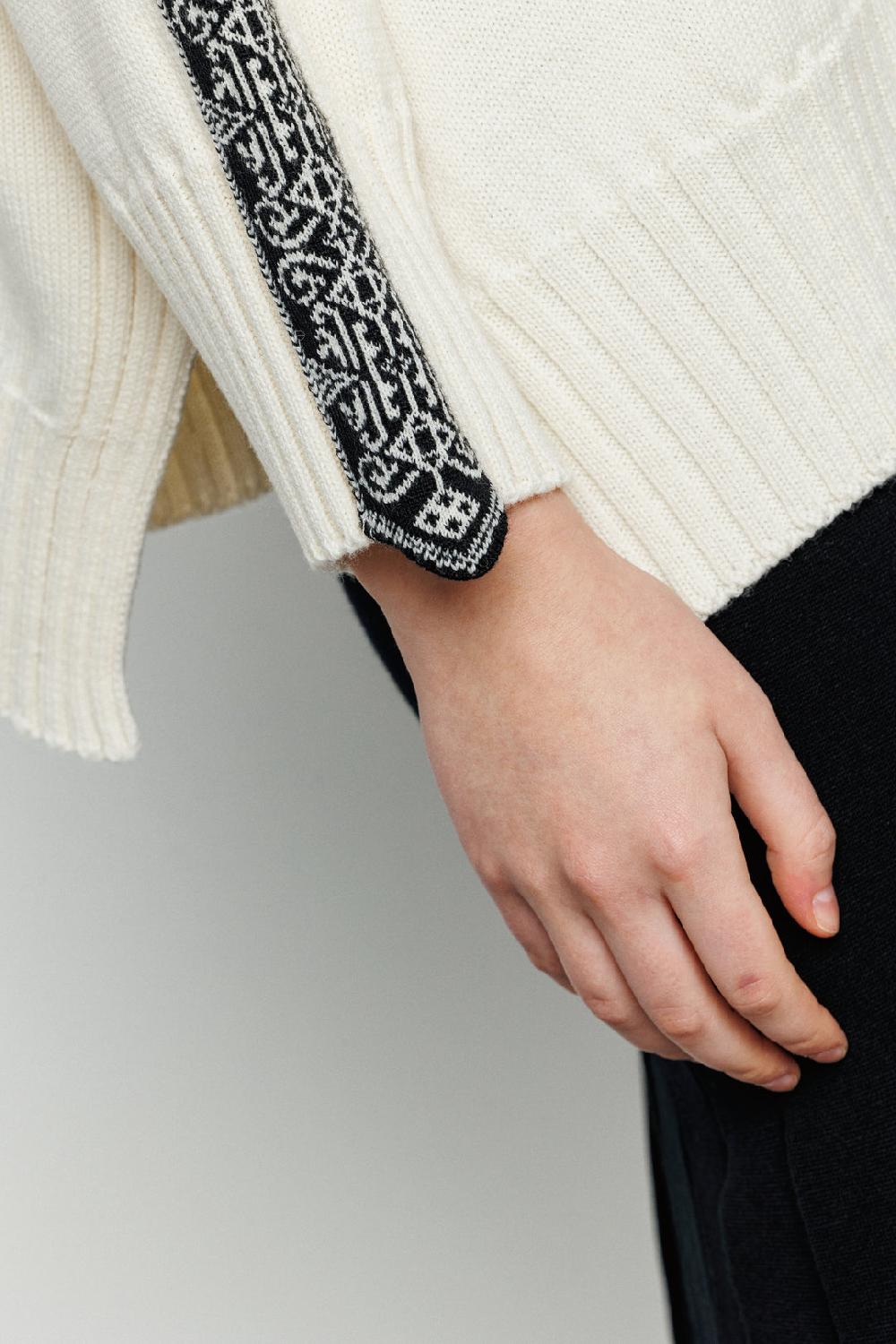 Akep PULLOVER AKEP GIROCOLLO CON BANDA JACQUARD LUNGO LE MANICHE Prezzo Ridotto