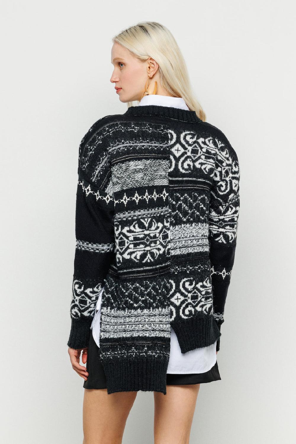 Akep PULLOVER CROP AKEP ASIMMETRICO CON SCOLLO A V Sconto